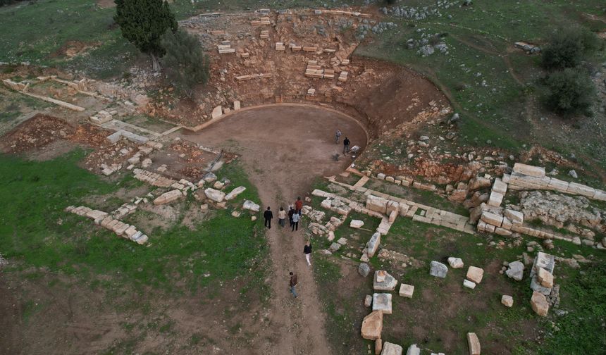 Gölyazı Antik Tiyatrosu gün yüzüne çıkıyor