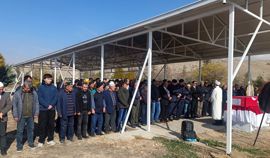 Hastaneden ayrıldıktan 6 gün sonra cansız bedeni bulunan polis memuru toprağa verildi