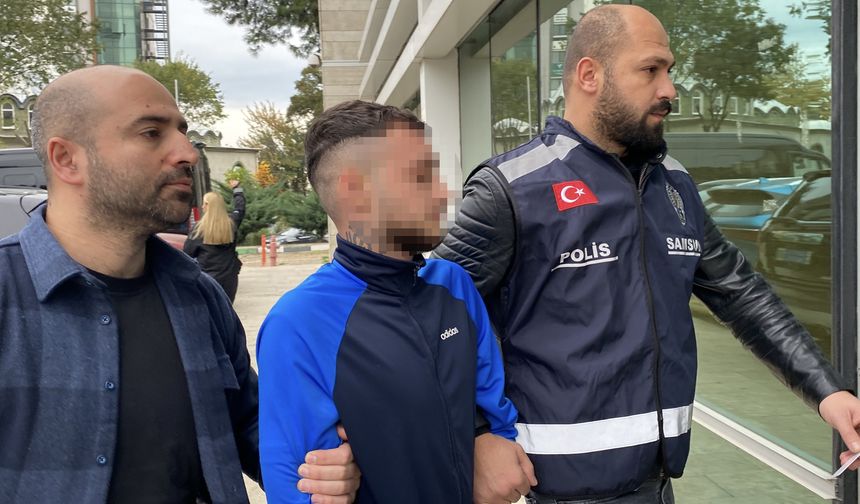 Husumetlisini bacaklarından bıçakladı