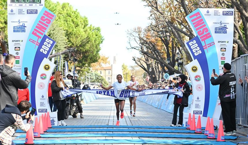 İstanbul - Asya ve Avrupa'yı birleştiren İstanbul Maratonu 47'nci kez koşuldu