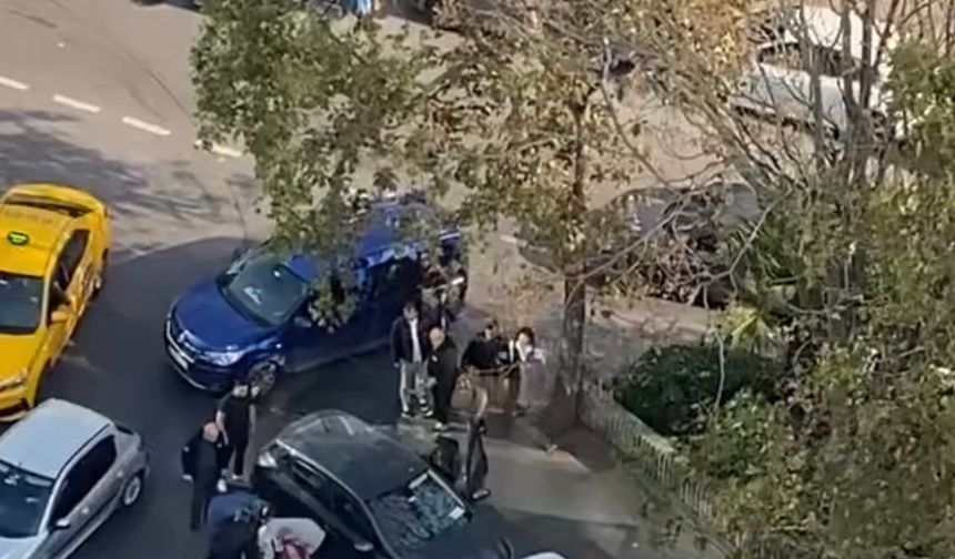 İstanbul- Ataşehir'de trafikte yol kavgası kamerada