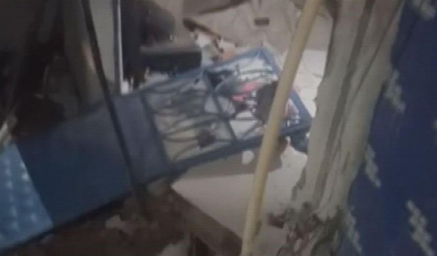 İstanbul - Bağcılar'da 2 katlı binada mutfak tüpü patladı: 1'i ağır 3 yaralı / Geniş Haber