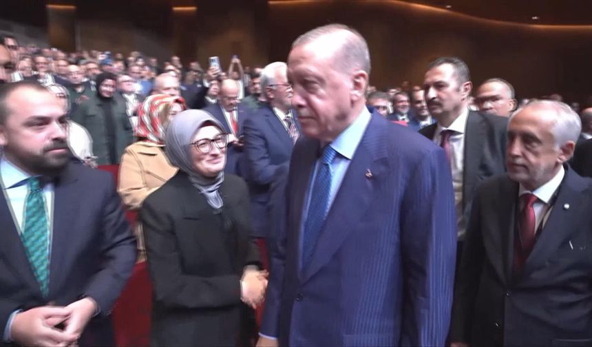 İstanbul - Cumhurbaşkanı Erdoğan İlim Yayma Ödülleri Töreni'nde konuşuyor -1