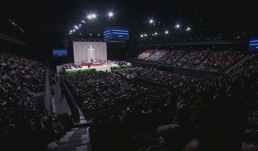 İstanbul- Papa 14. Leo Volkswagen Arena'da yaklaşık 4 bin kişilik ayini yönetti