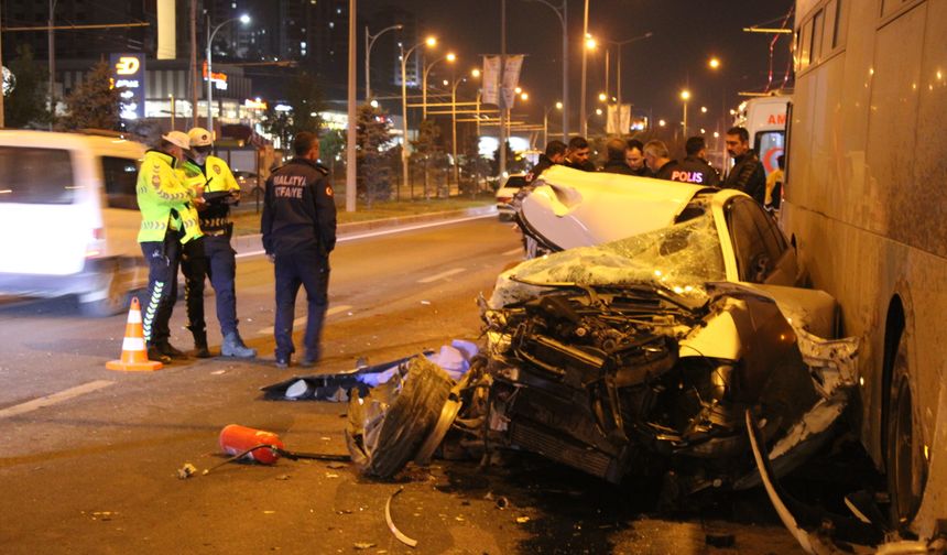 Malatya'da zincirleme kaza: 2 ölü, 3 yaralı