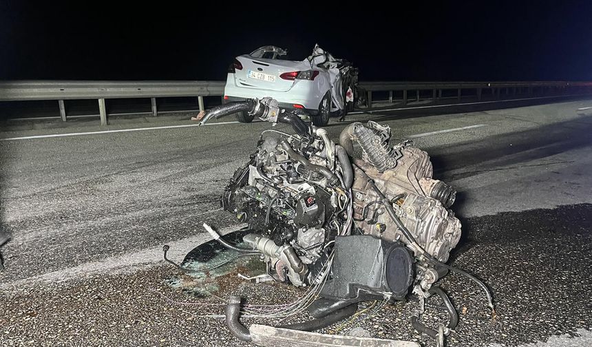 Manisa'da otomobil kamyona arkadan çarptı: 1 ölü, 2 yaralı