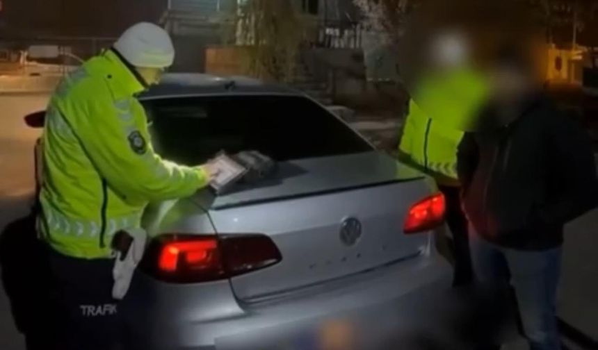 Öğrenci yurdu önünde otomobil ile drift atan sürücünün ehliyetine el konuldu