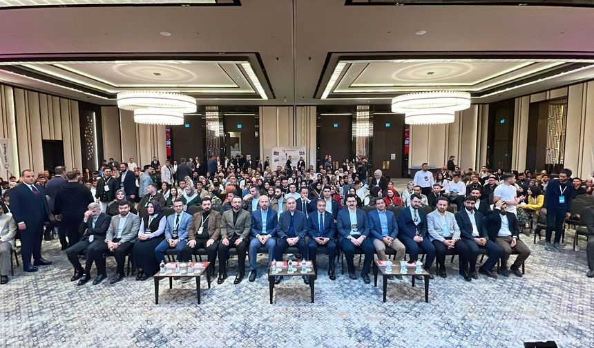 Ömer Çelik ve Bilal Erdoğan, 11. Genç Türkiye Forumu'na katıldı