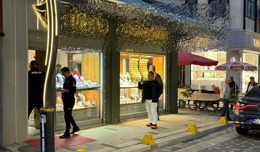 Ordu'da kuyumcudan 2 milyon liralık altın çalan şüpheli, Trabzon'da yakalandı
