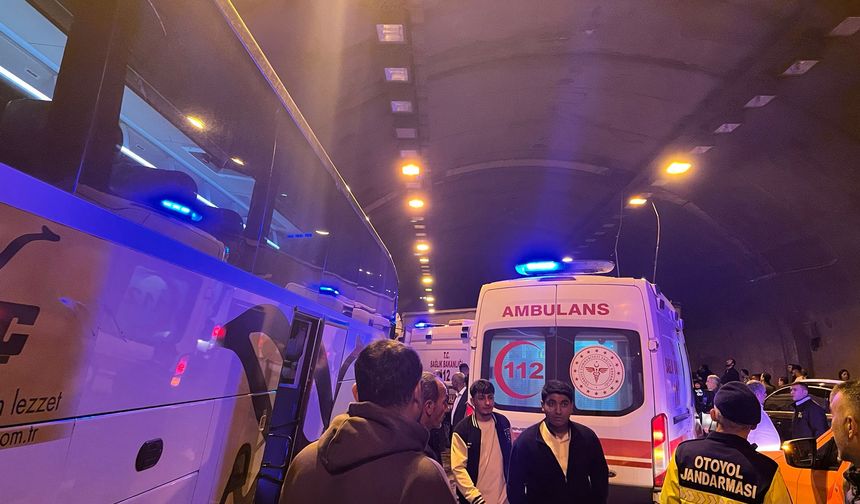 Osmaniye'de yolcu otobüsü ile TIR, tünelde çarpıştı: 5 yaralı