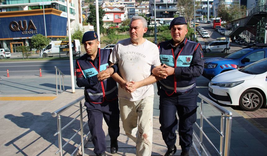 Rus kocanın boşanma aşamasındaki eşini bıçakladığı anlar kamerada