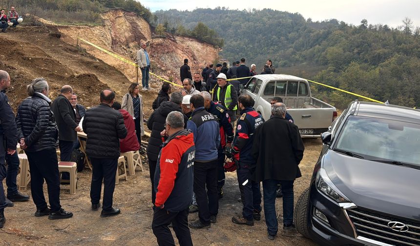 Taş ocağında göçük altında kalan kamyon şoförü yeniden aranıyor