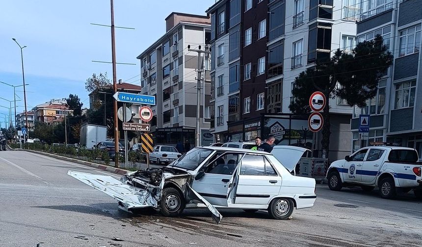 Tekirdağ- Otomobil ile çarpışan kamyonet takla attı: 2 yaralı /Video eklendi