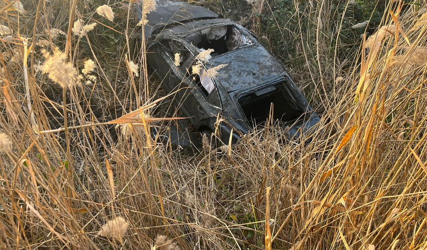 Tokat'ta otomobil, sazlık alana uçtu; 2 ölü, 1 yaralı