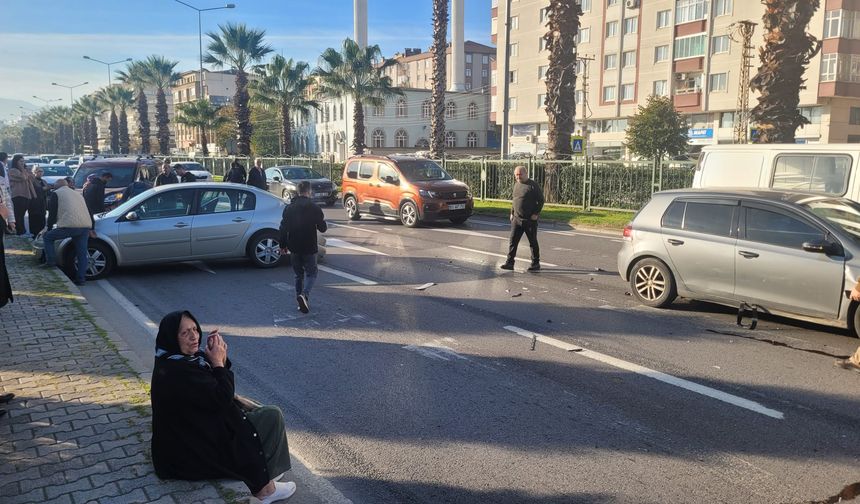 Yaya geçidinde otomobilin çarptığı kadın, ağır yaralandı