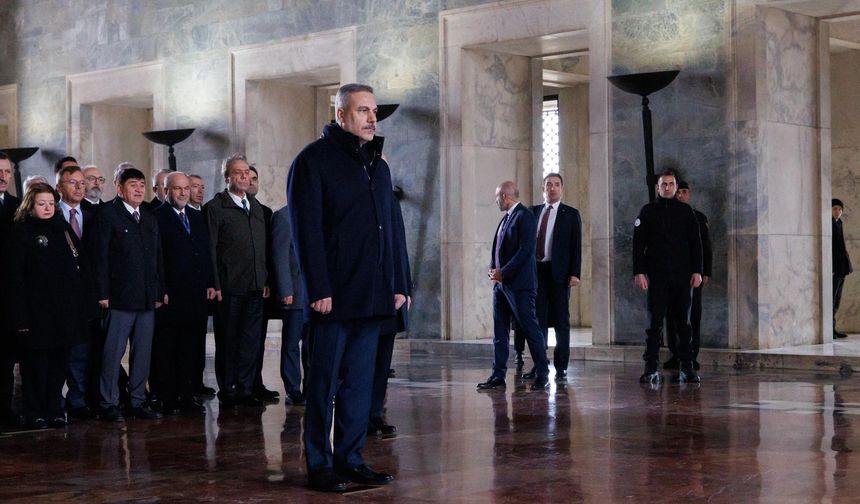 Bakan Fidan, Dışişleri Şehitliği'ni ziyaret etti (2)