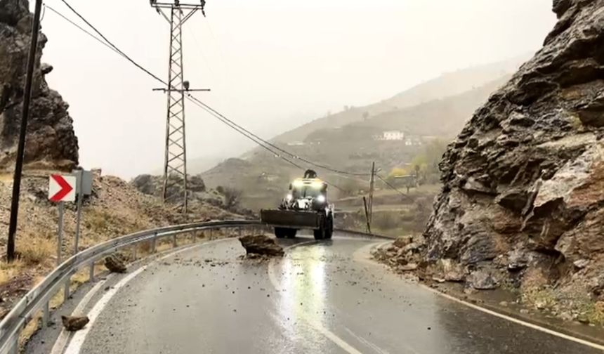 Batman'da heyelan nedeniyle kapanan yollar açıldı