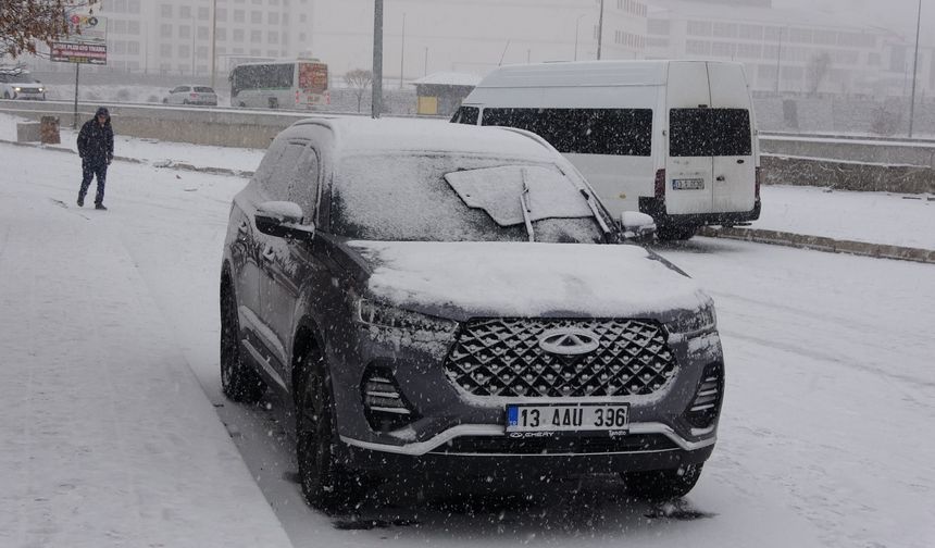 Bitlis merkez ve Güroymak ilçesinde köy okulları ve taşımalı eğitime kar tatili