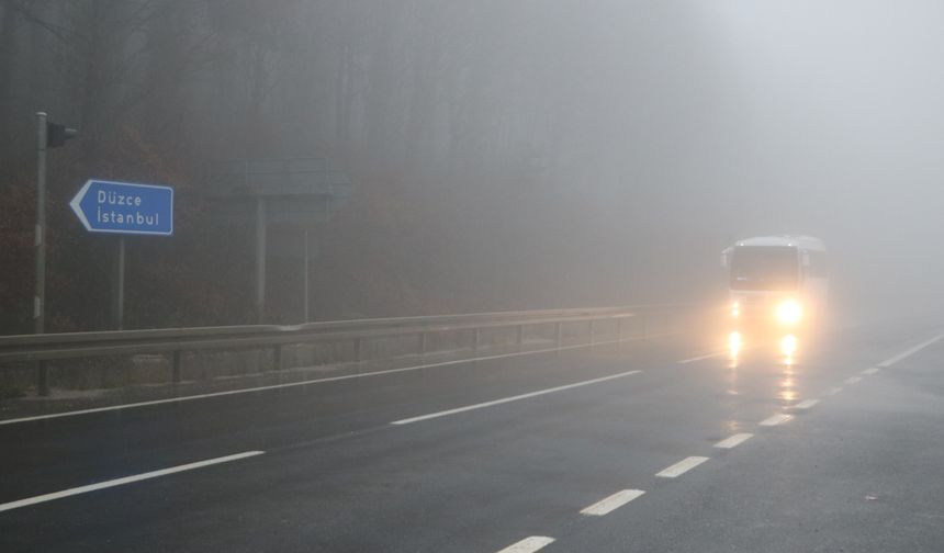 Bolu Dağı'nda yağmur ve sis etkili oldu