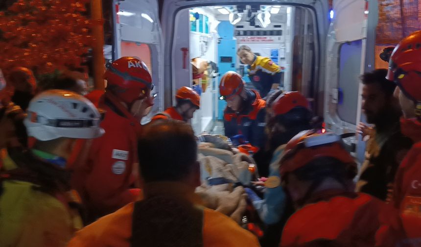 Doğa yürüyüşünde yüksekten kayalık bölgeye düştüler: 1 ölü, 1 yaralı