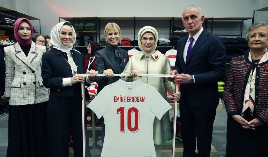 İstanbul- Emine Erdoğan, TOGEM-DER’in ‘Artsın Eksilmesin Dönüşüm Pazarı’nın açılışına katıldı