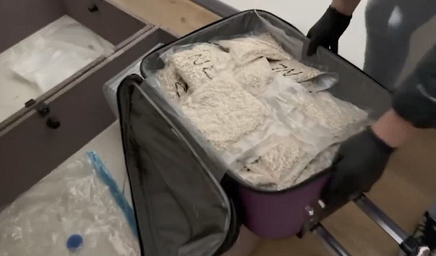 İstanbul - Esenyurt'ta uyuşturucu operasyonu: 133 bin adet hap ele geçirildi