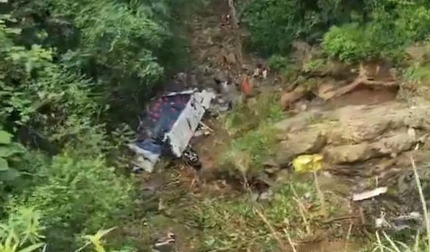 Kolombiya’da otobüs uçuruma yuvarlandı: 17 ölü, 20 yaralı