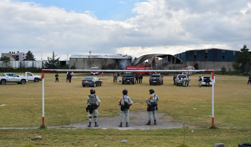 Meksika’da küçük uçak düştü: 7 ölü