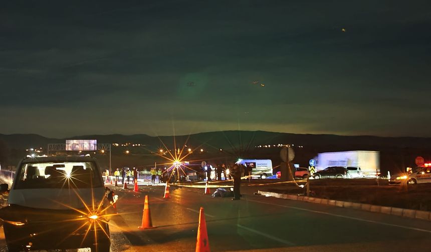 Minibüs ile motosiklet çarpıştı; 1 ölü, 1 yaralı