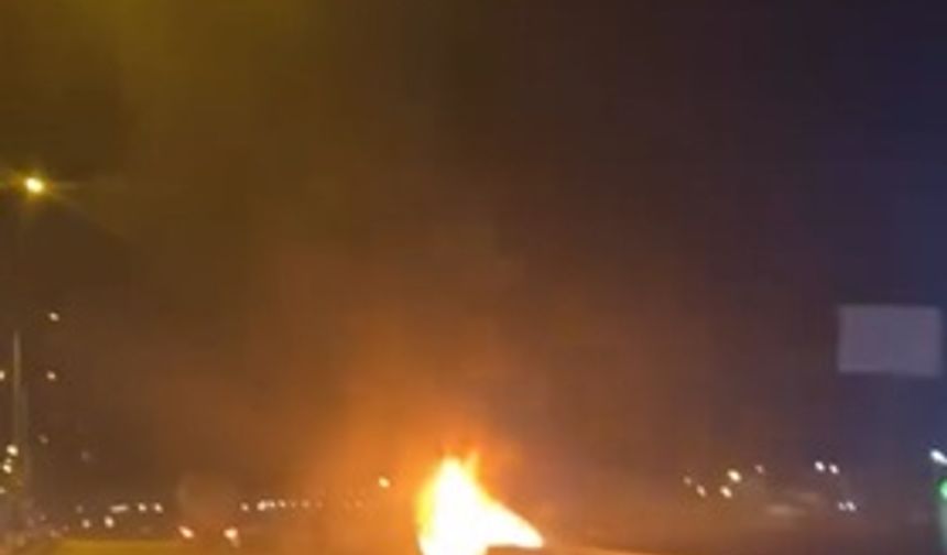 Otomobil seyir halindeyken alev aldı