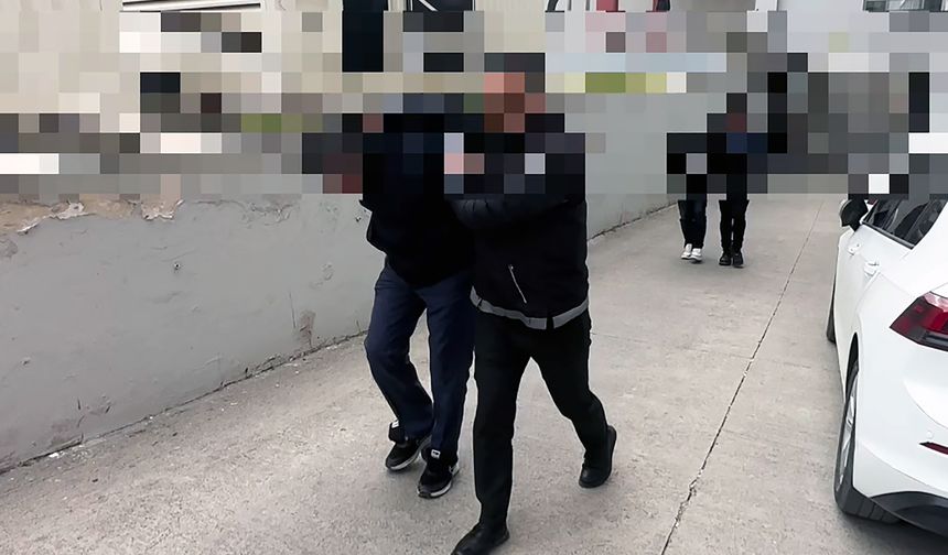 Otomobildeki damacanalardan 28 kilo sıvı metamfetamin çıktı