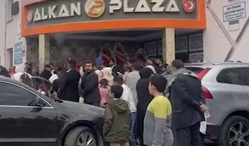 Şanlıurfa'da düğünlerde havaya ateş açıldığı anlar kamerada