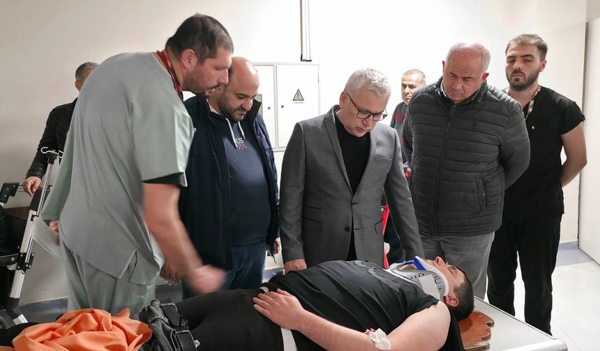 Sivas'ta cezaevi nakil aracı devrildi; 9 yaralı (3)