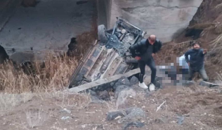 Sivas'ta otomobil menfeze devrildi; 1 ölü, 2 yaralı