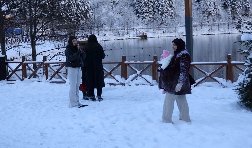 Uzungöl'de kar yağışı sonrası seyirlik manzaralar oluştu