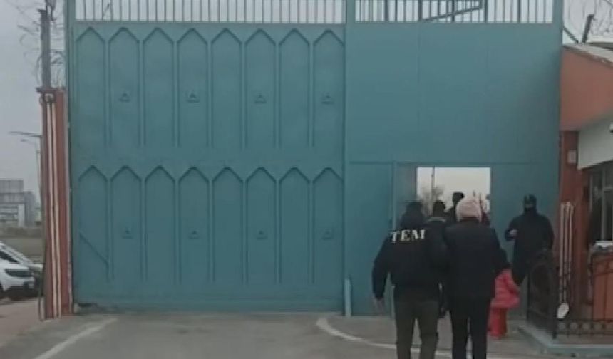 9 yıldır aranan FETÖ firarisi kardeşinin kimliğiyle saklandığı evde yakalandı