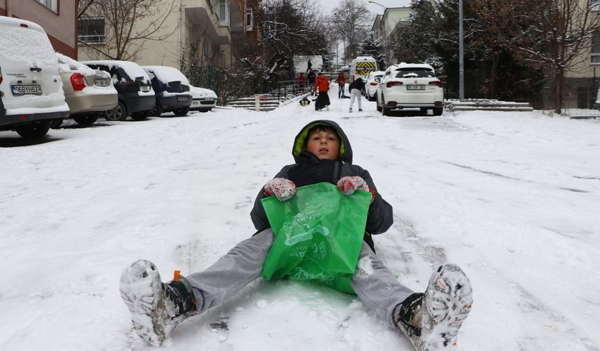 Ankara, beyaza büründü