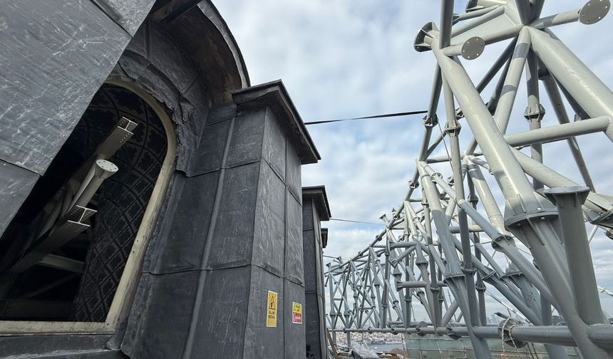 Ayasofya'da kubbe pencere sökümü ve çelik kiriş montajı başladı