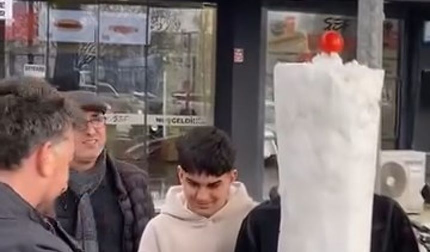 Bursa'da döner ustasından 'kardan döner' ikramı