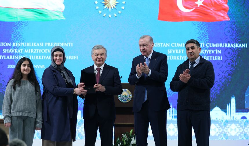 Cumhurbaşkanı Erdoğan, Özbekistan Cumhurbaşkanı Mirziyoyev'i resmi törenle karşıladı (3)