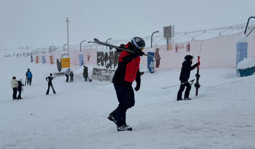 Erciyes Dağı'nda kar kalınlığı 180 santimetreye ulaştı