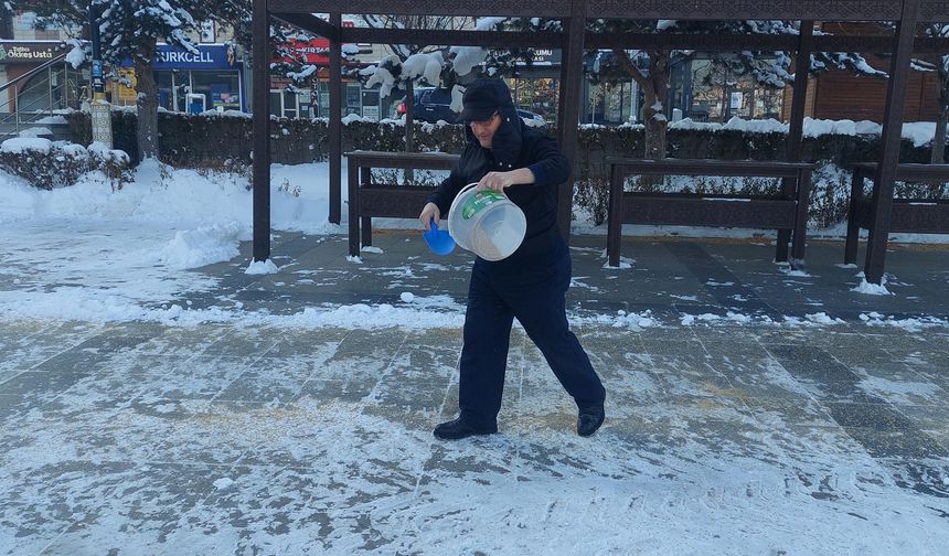 Erzurum'da kar, yerini soğuk havaya bıraktı