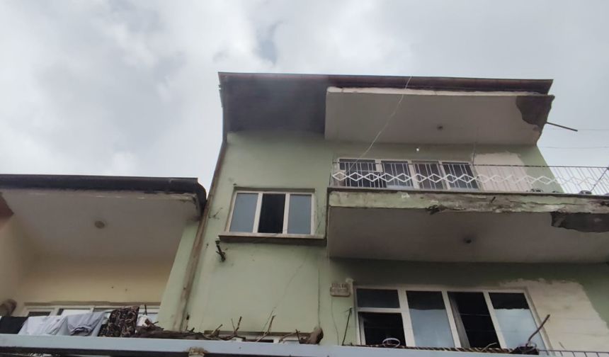 Evde çıkan yangında 5 kişi dumandan etkilendi