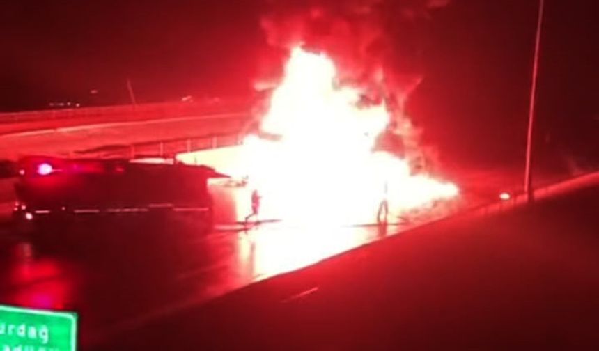 Gaziantep'te çocuk bezi yüklü TIR yandı