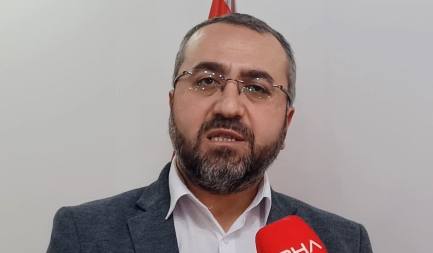 Hoparlör kullanmadan cenaze namazına çağırıp, geleneği devam ettiriyor