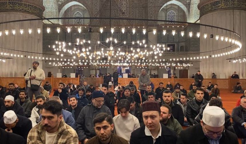 İstanbul - Miraç Kandili Sultanahmet ve Çamlıca'da dualarla idrak edildi