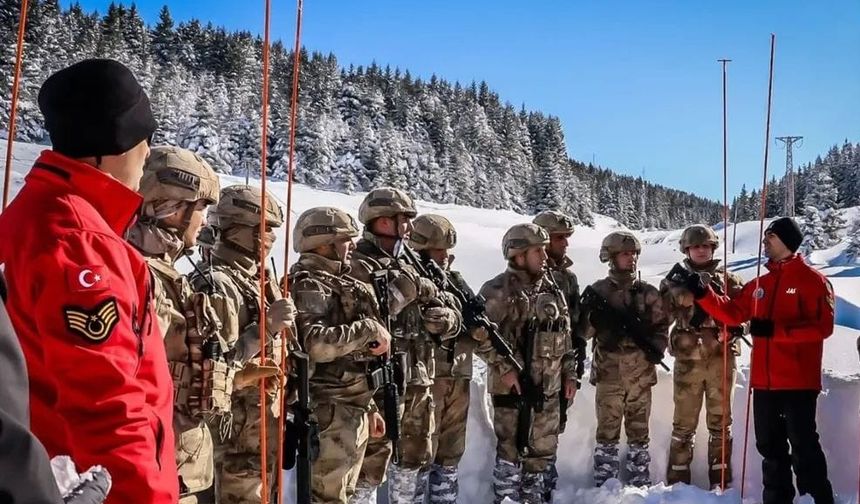 Jandarmadan karda arama kurtarma tatbikatı