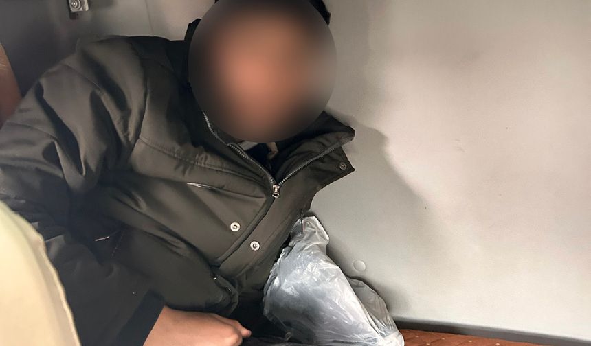 Kaçak göçmenler, TIR'ın yatak kısmında saklanırken yakalandı