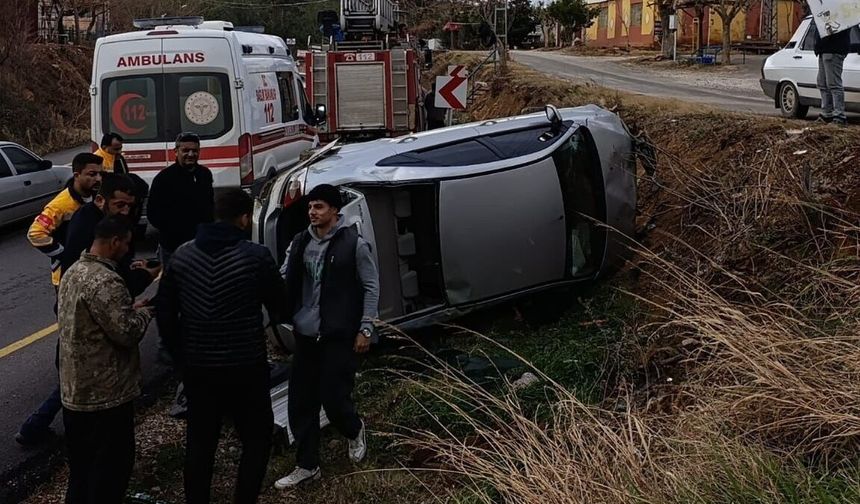 Kontrolünü kaybeden otomobil yamaca çarpıp ters döndü