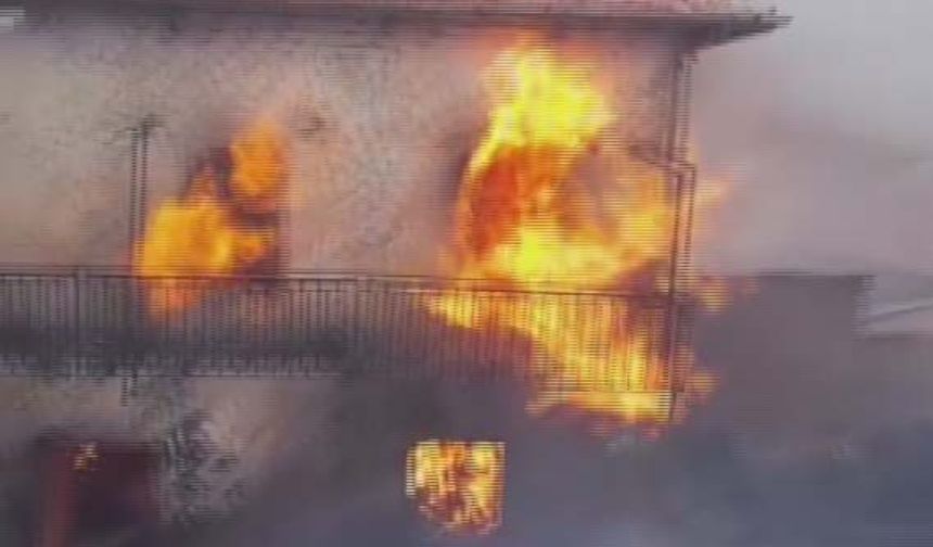 Konya'da fırtına yangına neden oldu